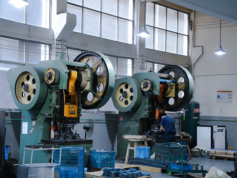 Segundo as estatísticas atingiu o cume do Monte Qomolan...